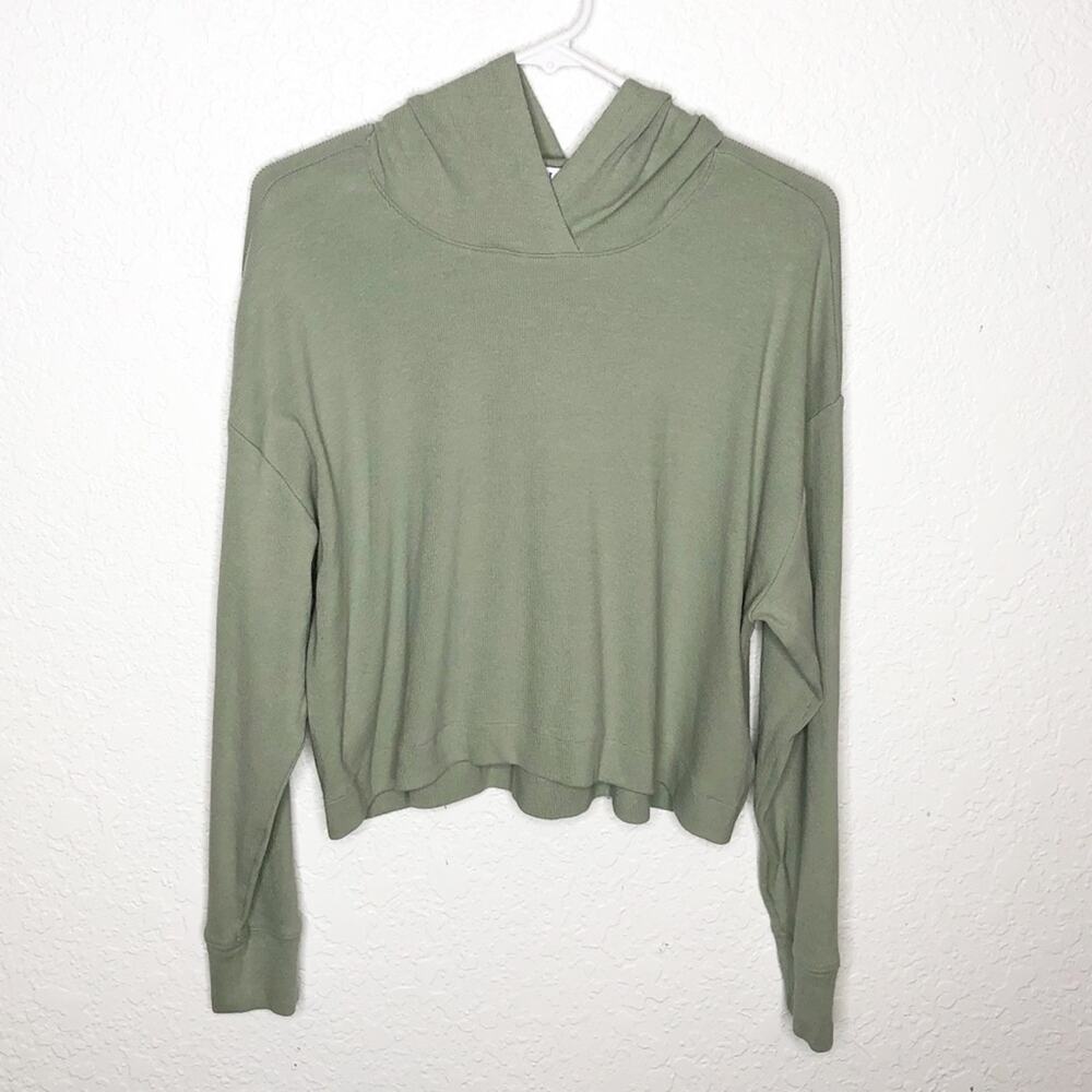 Athleta‎ light sage green ribbed knit hooded cropped top size Medium